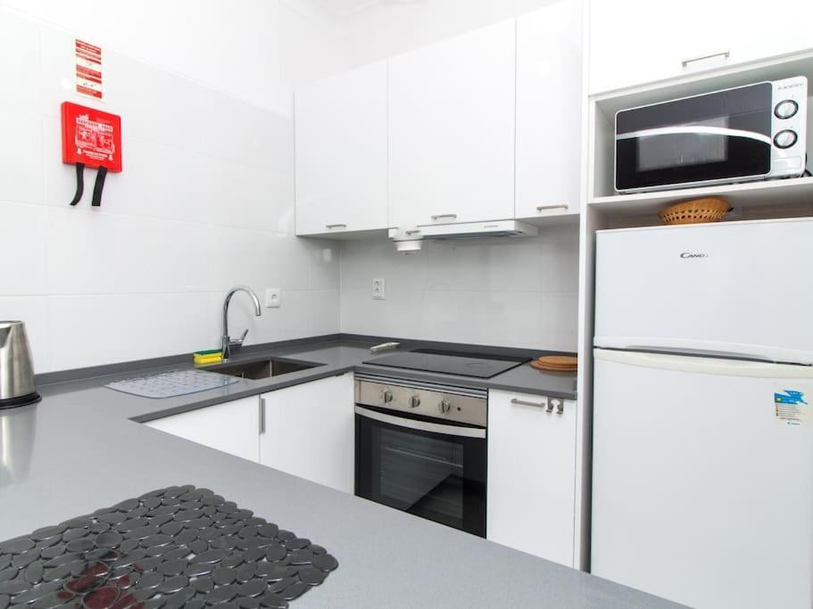 Central Apartment - Pool And Sea View & Albufeira Center 외부 사진